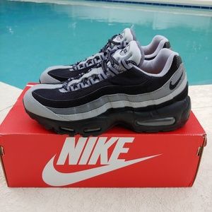 Nike Air Max sneakers. Black Grey. New Size 7 mens